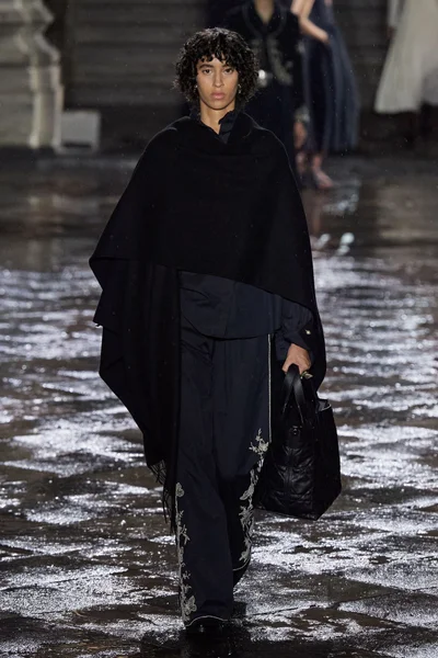 Look 32